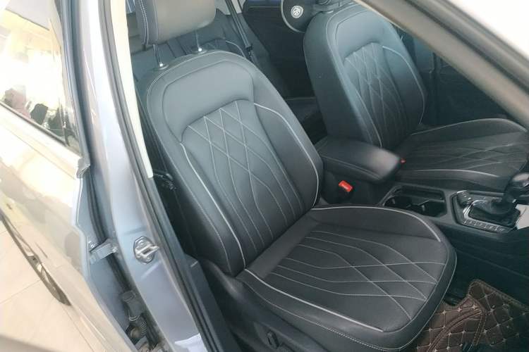 Used Volkswagen Tiguan L New Energy 2022 430 PHEV Plug-in Hybrid Flagship Edition Right Front Seat