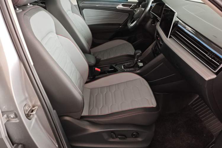 Used Volkswagen Tiguan L New Energy 2022 430 PHEV Plug-in Hybrid Flagship Edition Right Front Seat