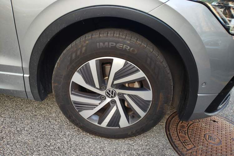 Used Volkswagen Tiguan L New Energy 2022 430 PHEV Plug-in Hybrid Flagship Edition Right Front Wheel Hub