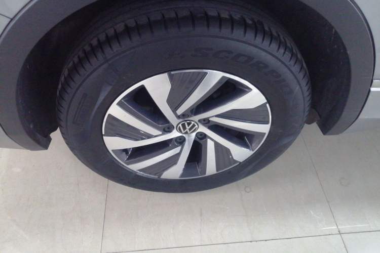 Used Volkswagen Tiguan L New Energy 2022 430 PHEV Plug-in Hybrid Flagship Edition Right Rear Wheel Hub
