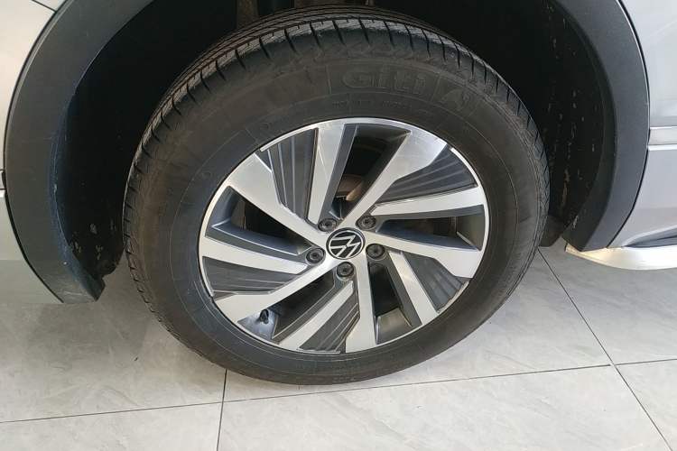 Used Volkswagen Tiguan L New Energy 2022 430 PHEV Plug-in Hybrid Flagship Edition Right Rear Wheel Hub