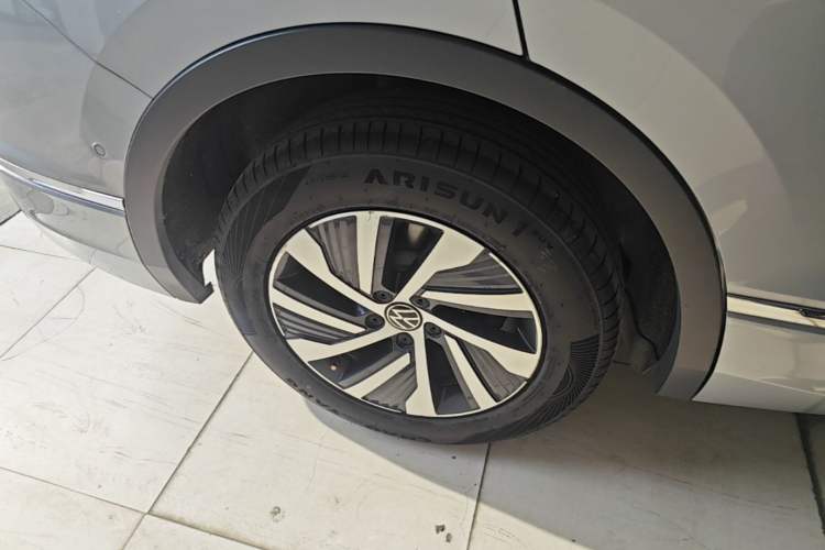 Used Volkswagen Tiguan L New Energy 2022 430 PHEV Plug-in Hybrid Flagship Edition Right Rear Wheel Hub