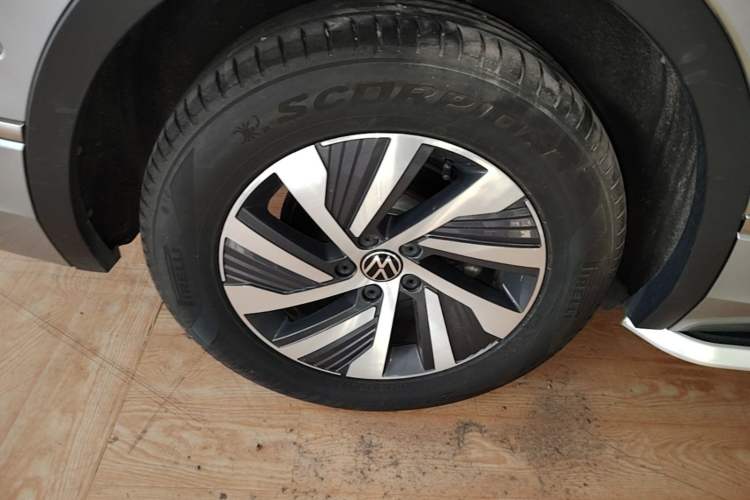 Used Volkswagen Tiguan L New Energy 2022 430 PHEV Plug-in Hybrid Flagship Edition Right Rear Wheel Hub