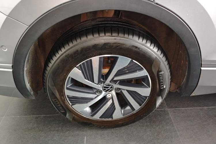 Used Volkswagen Tiguan L New Energy 2022 430 PHEV Plug-in Hybrid Flagship Edition Right Rear Wheel Hub