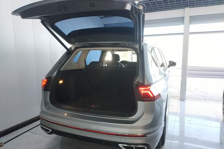 Used Volkswagen Tiguan L New Energy 2022 430 PHEV Plug-in Hybrid Flagship Edition Trunk