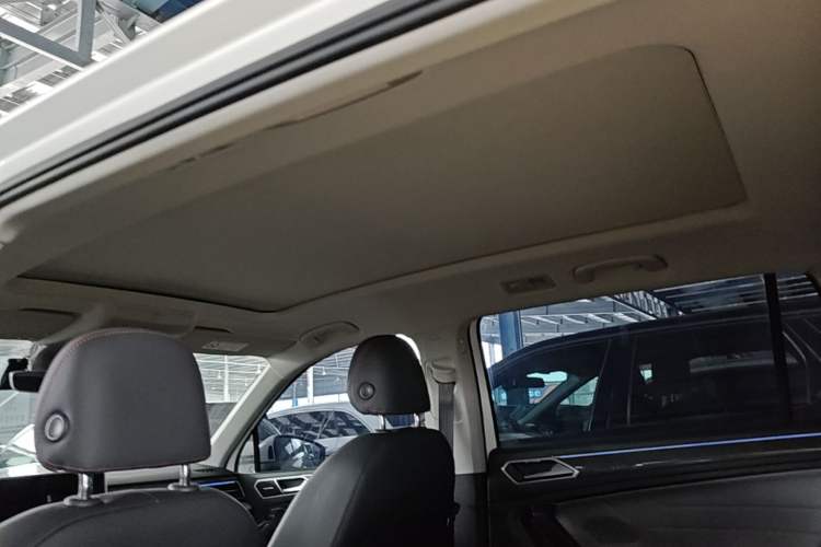 Used Volkswagen Tiguan L New Energy 2022 430 PHEV Plug-in Hybrid Flagship Edition Headliner