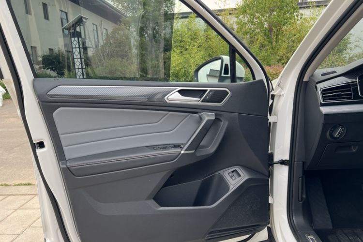 Used Volkswagen Tiguan L New Energy 2022 430 PHEV Plug-in Hybrid Prestige Edition Interior 1