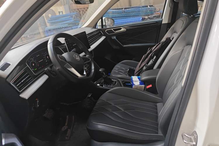 Used Volkswagen Tiguan L New Energy 2022 430 PHEV Plug-in Hybrid Prestige Edition Left Front Seat