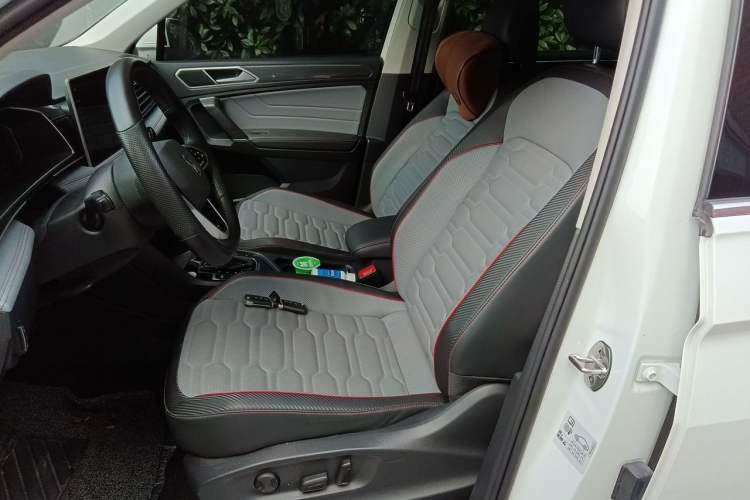 Used Volkswagen Tiguan L New Energy 2022 430 PHEV Plug-in Hybrid Flagship Edition Left Front Seat