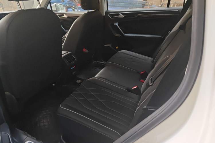 Used Volkswagen Tiguan L New Energy 2022 430 PHEV Plug-in Hybrid Prestige Edition Left Rear Seat