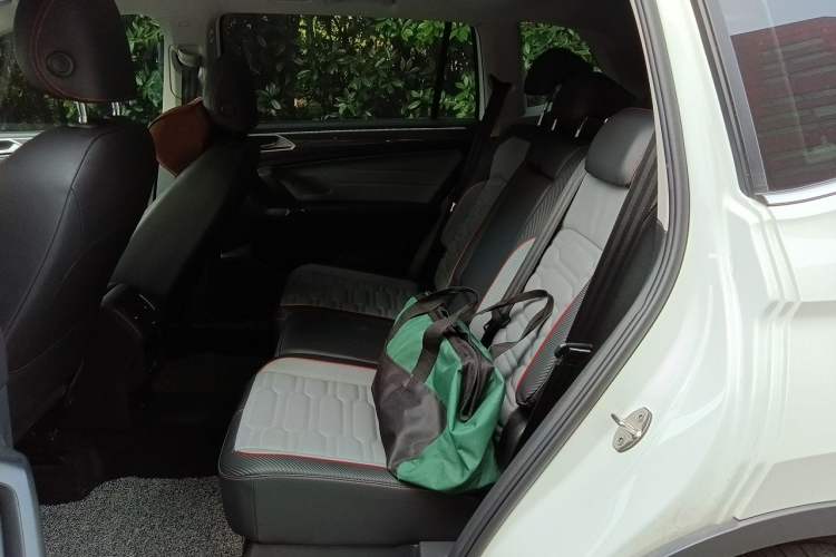 Used Volkswagen Tiguan L New Energy 2022 430 PHEV Plug-in Hybrid Flagship Edition Left Rear Seat