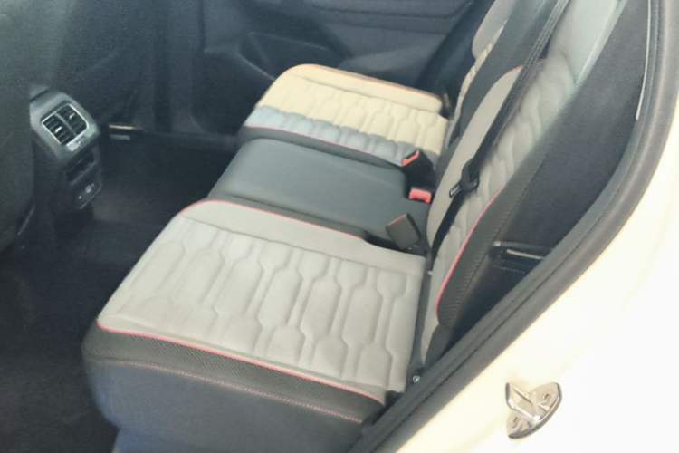 Used Volkswagen Tiguan L New Energy 2022 430 PHEV Plug-in Hybrid Flagship Edition Left Rear Seat