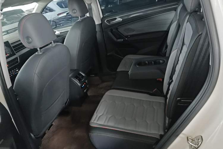 Used Volkswagen Tiguan L New Energy 2022 430 PHEV Plug-in Hybrid Flagship Edition Left Rear Seat