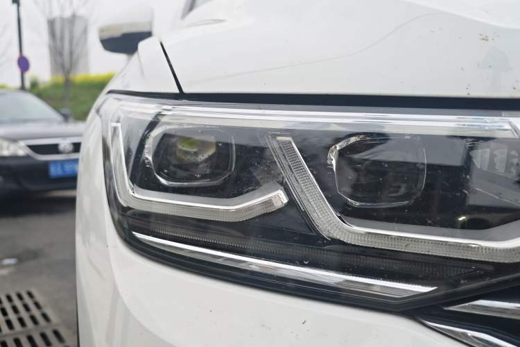 Used Volkswagen Tiguan L New Energy 2022 430 PHEV Plug-in Hybrid Flagship Edition Right Front Headlight