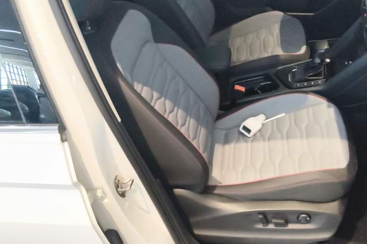 Used Volkswagen Tiguan L New Energy 2022 430 PHEV Plug-in Hybrid Flagship Edition Right Front Seat