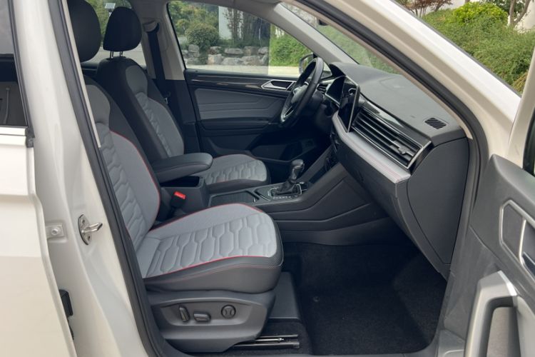 Used Volkswagen Tiguan L New Energy 2022 430 PHEV Plug-in Hybrid Prestige Edition Right Front Seat