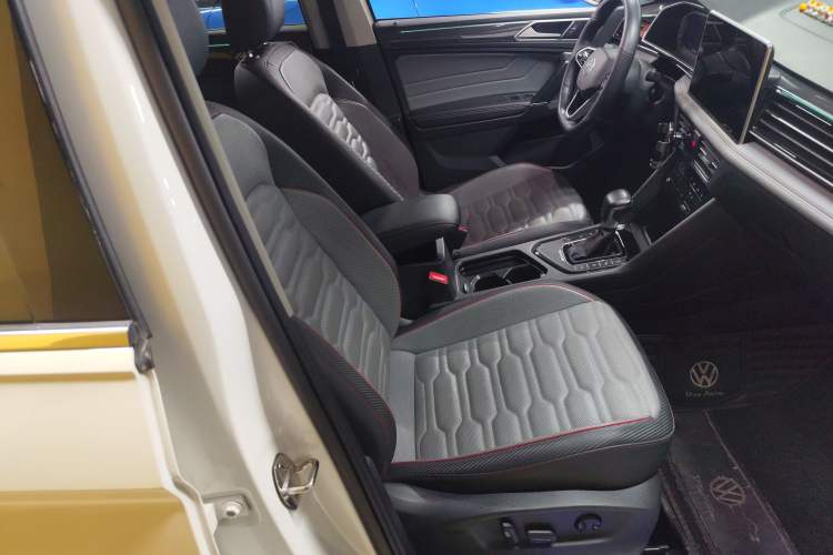 Used Volkswagen Tiguan L New Energy 2022 430 PHEV Plug-in Hybrid Flagship Edition Right Front Seat