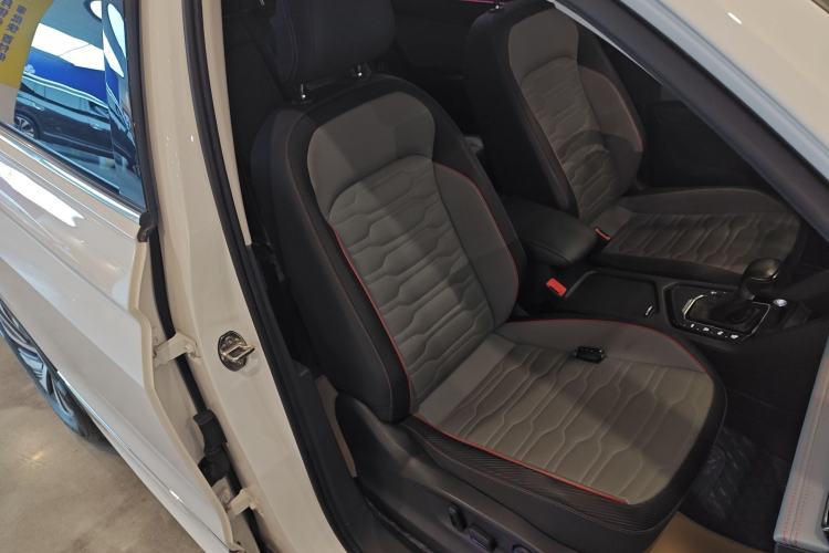 Used Volkswagen Tiguan L New Energy 2022 430 PHEV Plug-in Hybrid Flagship Edition Right Front Seat