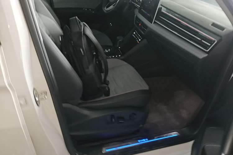 Used Volkswagen Tiguan L New Energy 2022 430 PHEV Plug-in Hybrid Flagship Edition Right Front Seat