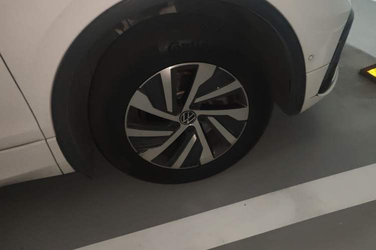 Used Volkswagen Tiguan L New Energy 2022 430 PHEV Plug-in Hybrid Flagship Edition Right Front Wheel Hub