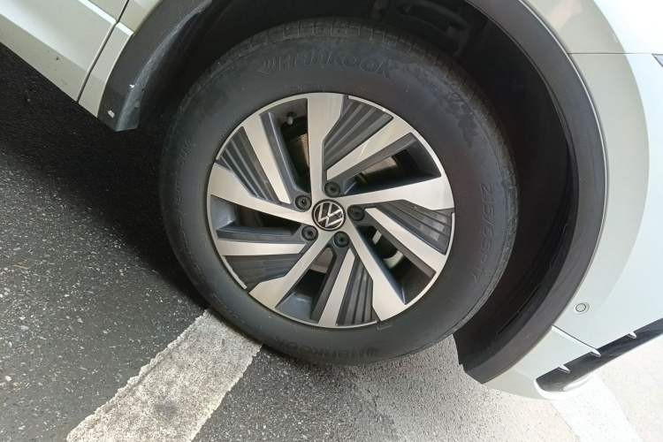 Used Volkswagen Tiguan L New Energy 2022 430 PHEV Plug-in Hybrid Flagship Edition Right Front Wheel Hub