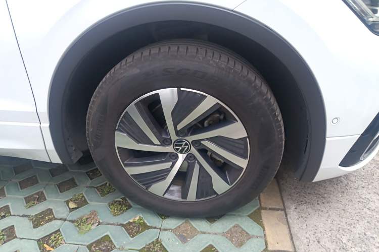 Used Volkswagen Tiguan L New Energy 2022 430 PHEV Plug-in Hybrid Flagship Edition Right Front Wheel Hub