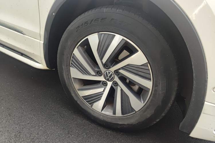 Used Volkswagen Tiguan L New Energy 2022 430 PHEV Plug-in Hybrid Flagship Edition Right Front Wheel Hub