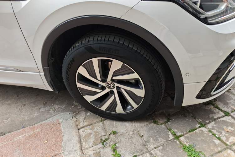 Used Volkswagen Tiguan L New Energy 2022 430 PHEV Plug-in Hybrid Flagship Edition Right Front Wheel Hub