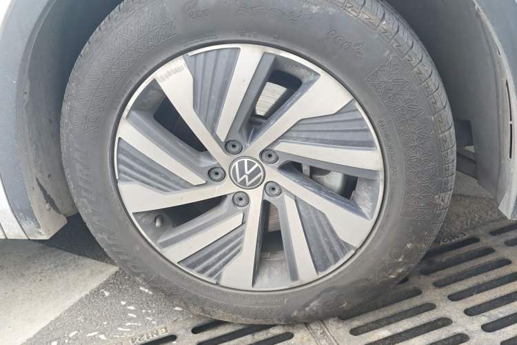 Used Volkswagen Tiguan L New Energy 2022 430 PHEV Plug-in Hybrid Flagship Edition Right Front Wheel Hub