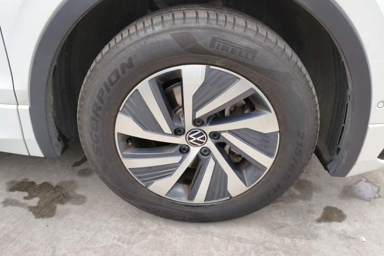 Used Volkswagen Tiguan L New Energy 2022 430 PHEV Plug-in Hybrid Flagship Edition Right Front Wheel Hub