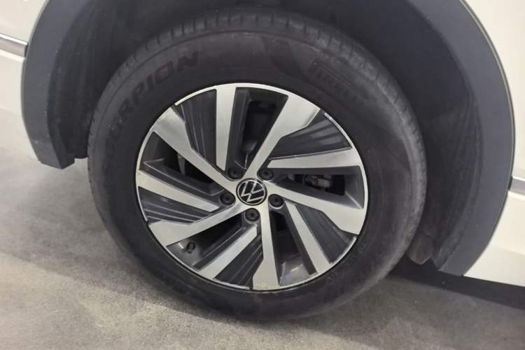 Used Volkswagen Tiguan L New Energy 2022 430 PHEV Plug-in Hybrid Flagship Edition Right Rear Wheel Hub