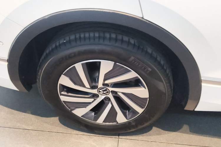 Used Volkswagen Tiguan L New Energy 2022 430 PHEV Plug-in Hybrid Flagship Edition Right Rear Wheel Hub