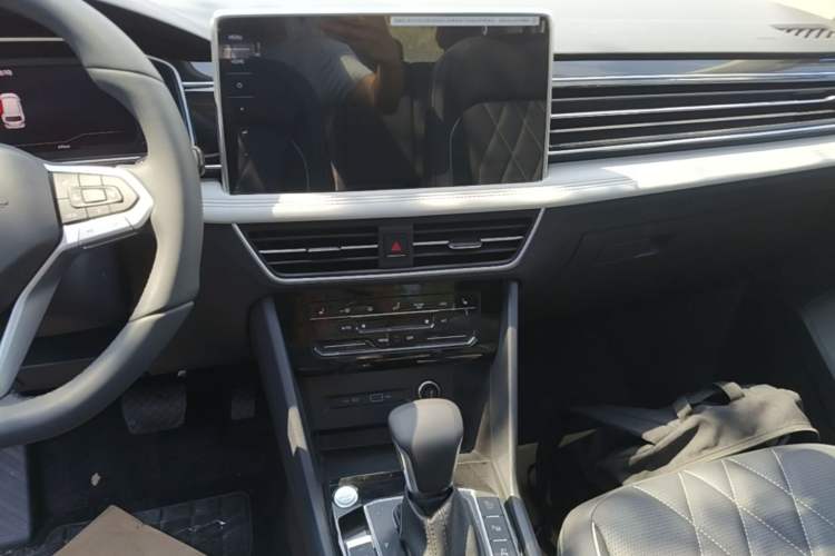 Used Volkswagen Tiguan L New Energy 2023 430 PHEV Plug-in Hybrid Prestige Edition Audio And AC Panel