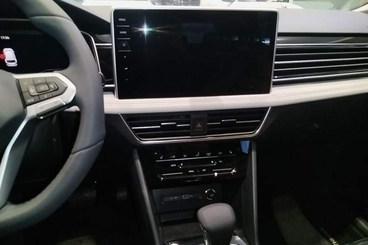 Used Volkswagen Tiguan L New Energy 2023 430 PHEV Plug-in Hybrid Prestige Edition Audio And AC Panel
