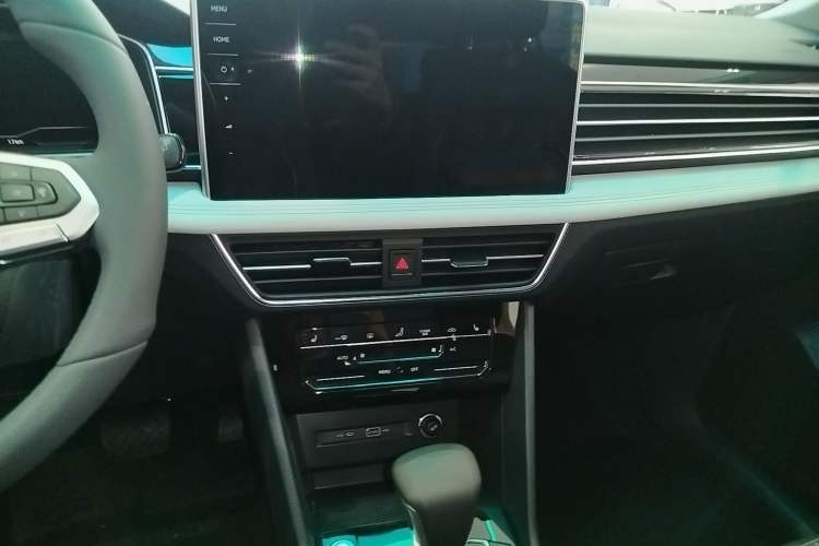 Used Volkswagen Tiguan L New Energy 2023 430 PHEV Plug-in Hybrid Prestige Edition Audio And AC Panel