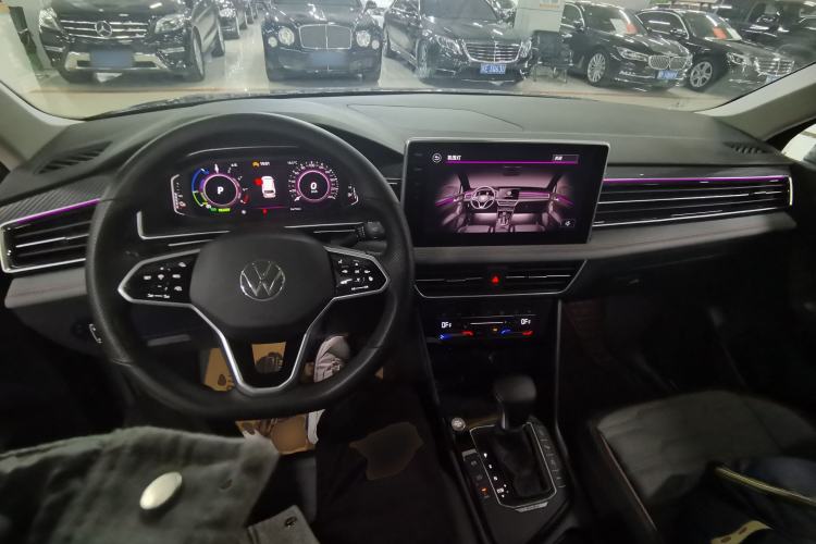 Used Volkswagen Tiguan L New Energy 2023 430 PHEV Plug-in Hybrid Flagship Edition Center Console