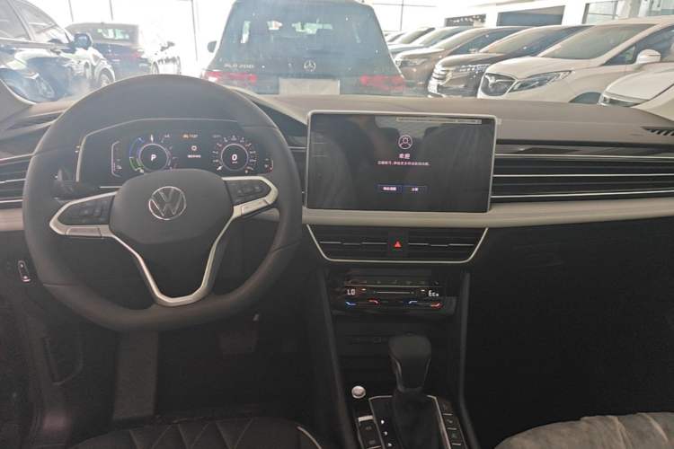 Used Volkswagen Tiguan L New Energy 2023 430 PHEV Plug-in Hybrid Prestige Edition Center Console