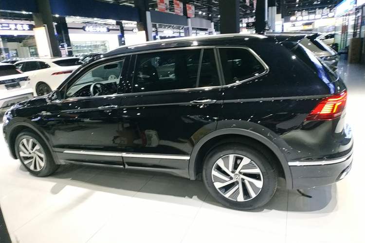 Used Volkswagen Tiguan L New Energy 2023 430 PHEV Plug-in Hybrid Prestige Edition Exterior 3