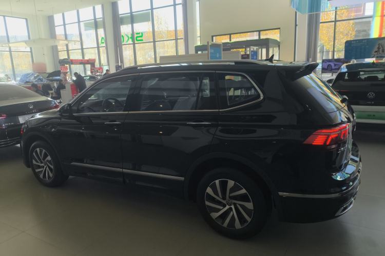 Used Volkswagen Tiguan L New Energy 2023 430 PHEV Plug-in Hybrid Prestige Edition Exterior 3