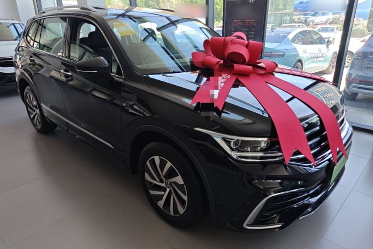 Used Volkswagen Tiguan L New Energy 2023 430 PHEV Plug-in Hybrid Prestige Edition Front Right 45 Deg