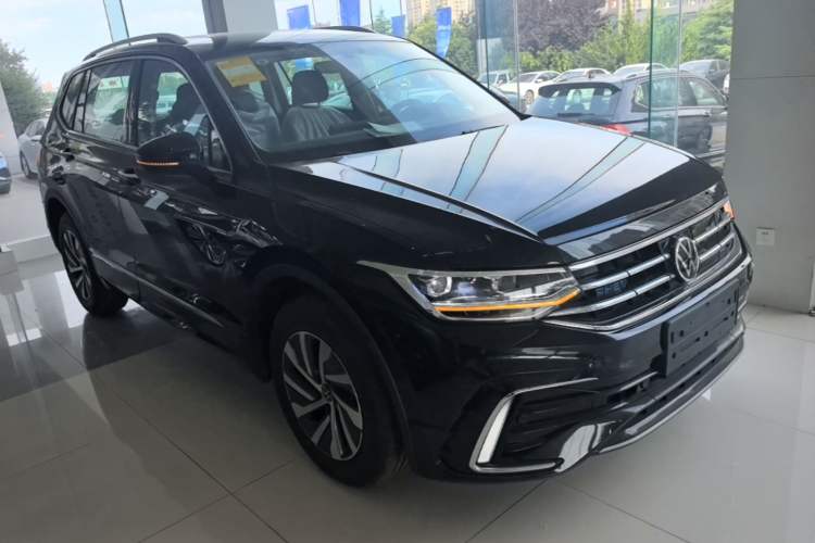 Used Volkswagen Tiguan L New Energy 2023 430 PHEV Plug-in Hybrid Prestige Edition Front Right 45 Deg