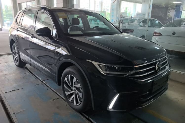 Used Volkswagen Tiguan L New Energy 2023 430 PHEV Plug-in Hybrid Prestige Edition Front Right 45 Deg