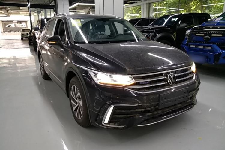 Used Volkswagen Tiguan L New Energy 2023 430 PHEV Plug-in Hybrid Prestige Edition Front Right 45 Deg