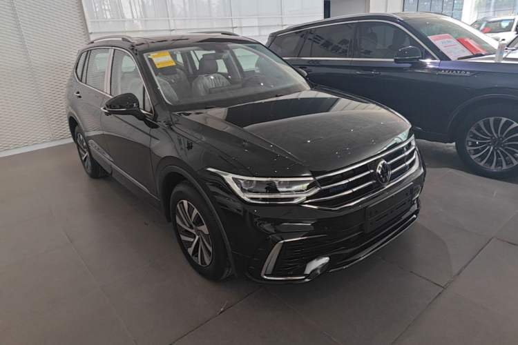 Used Volkswagen Tiguan L New Energy 2023 430 PHEV Plug-in Hybrid Prestige Edition Front Right 45 Deg