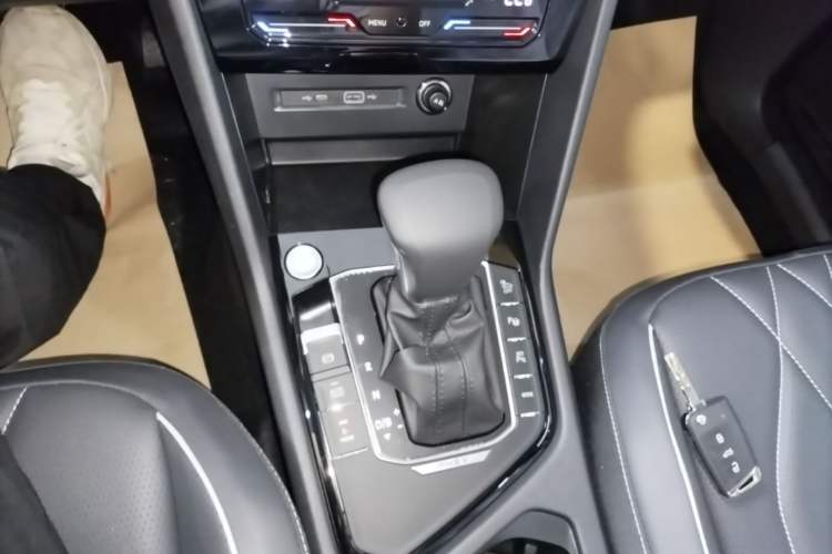 Used Volkswagen Tiguan L New Energy 2023 430 PHEV Plug-in Hybrid Prestige Edition Gear Lever