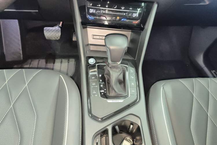 Used Volkswagen Tiguan L New Energy 2023 430 PHEV Plug-in Hybrid Prestige Edition Gear Lever