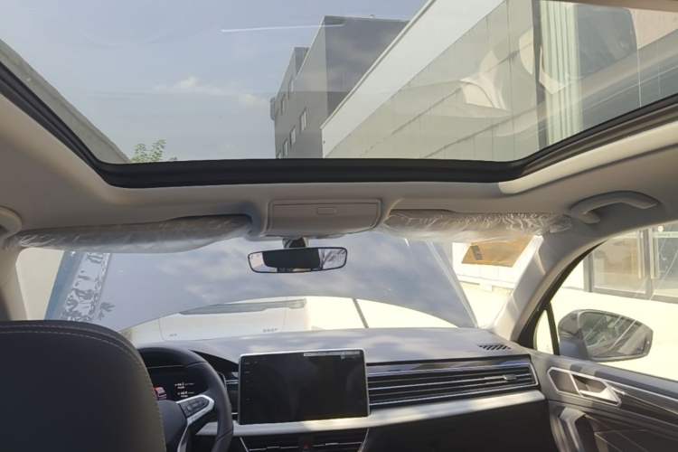 Used Volkswagen Tiguan L New Energy 2023 430 PHEV Plug-in Hybrid Prestige Edition Headliner