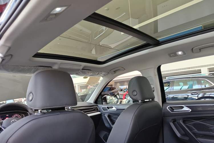 Used Volkswagen Tiguan L New Energy 2023 430 PHEV Plug-in Hybrid Prestige Edition Headliner