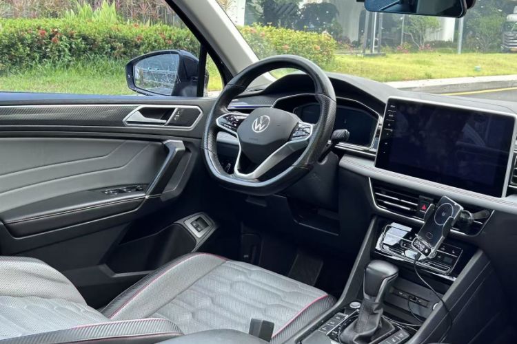 Used Volkswagen Tiguan L New Energy 2023 430 PHEV Plug-in Hybrid Flagship Edition Interior 1