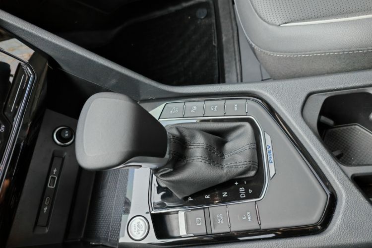Used Volkswagen Tiguan L New Energy 2023 430 PHEV Plug-in Hybrid Prestige Edition Interior 11